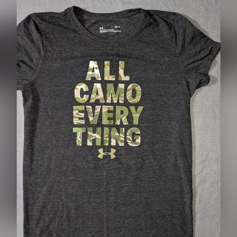 Women's Under Armour Heat gear camouflage graphic‎ gray T-shirt Medium